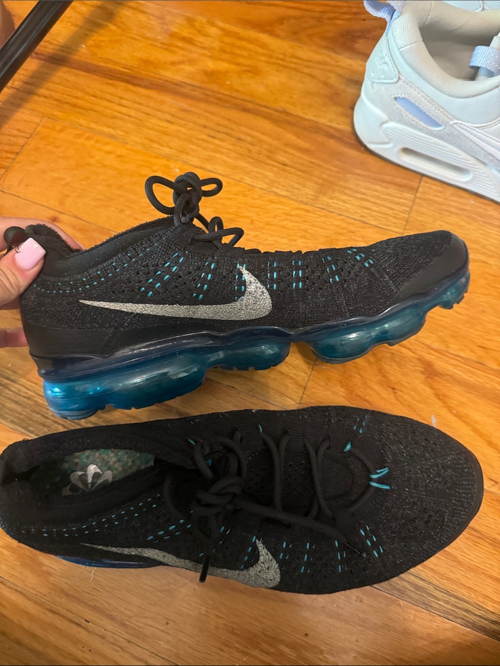 Nike women' Black Flyknit Running Shoes with Blue Air Cushion